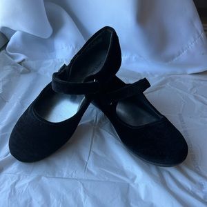 Lands End size 2 black Mary Jane dress shoe